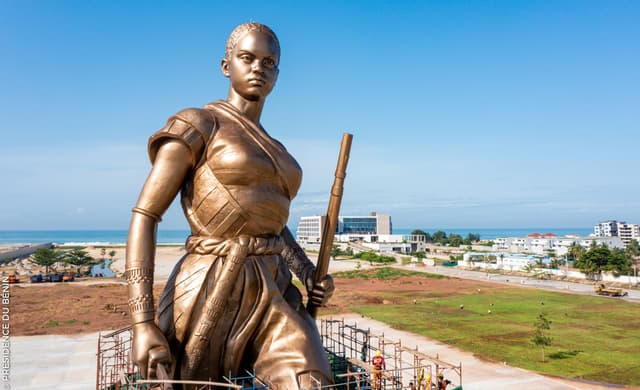 Statue de l'Amazone, symbole culturel béninois